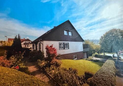 Foto - Einfamilienhaus mit vermieteter Dachgeschosswohnung