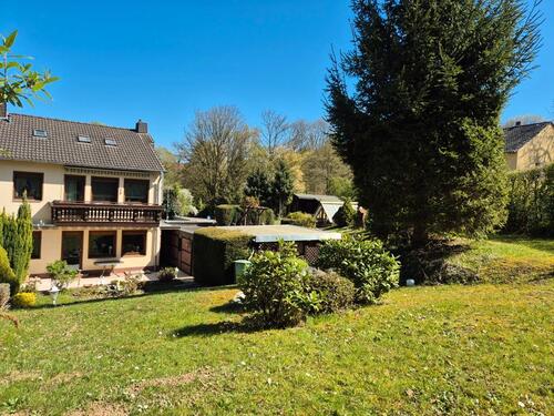 Foto - 1-2 Familienhaus mit Baugrundstück und 3 Garagen Alt-Erkrath