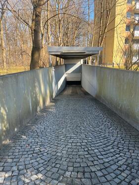 Foto - Großer, hoher Garagenplatz - Balanstraße - für VW Bus