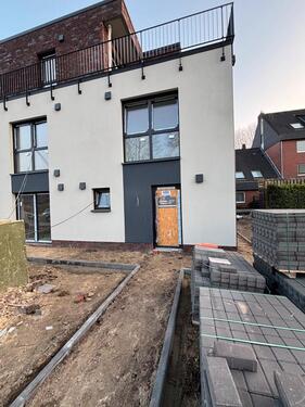 Foto - Erstbezug! Moderne Wohnung mit Reihenhauscharakter in zentr Lage