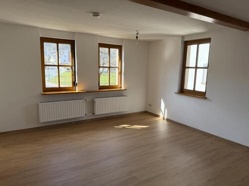 Foto - Renov. 75m², 2,5 Zi., Einbauküche, 1. OG, Lohr Wombach