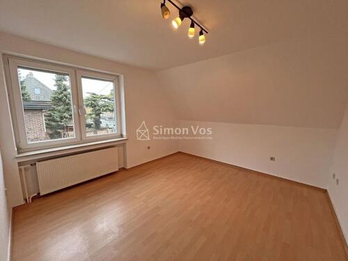 Foto - Stadtnah wohnen! Dachgeschosswohnung mit Balkon und PKW-Stellplatz