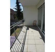 Geschmackvolle ETW mit großem Balkon, EBK, Aufzug und TG - Hochheim am Main