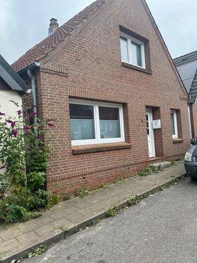 Foto - Haus zur Miete - 890,00 EUR Kaltmiete,