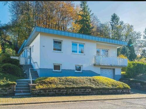 Foto - Freistehendes, kernsaniertes, Einfamilienhaus direkt am Wald