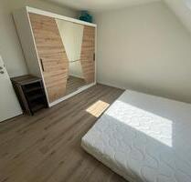 Gemütliche und möblierte 2-Zimmer DG Wohnung Monteurswohnung - Ruhner Berge