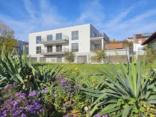 Foto - Wunderschöne und großzügige NEUBAU-Wohnung mit riesiger Terrasse & Garten, Garage und Carport.