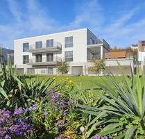 Wunderschöne und großzügige NEUBAU-Wohnung mit riesiger Terrasse & Garten, Garage und Carport. - Nabburg