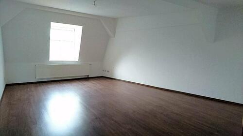 Foto - Großzügige Dachgeschoss-Wohnung auf Wunsch mit Einbauküche