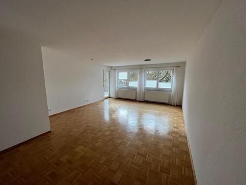 Foto - Ruhige und gepflegte 4-Zimmer-Wohnung mit Balkon, Aufzug und TG