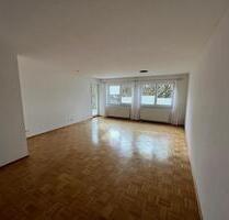 Ruhige und gepflegte 4-Zimmer-Wohnung mit Balkon, Aufzug und TG - Ravensburg Eschach
