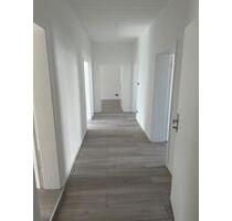 Moderne & Renovierte-4ZKB Wohnung mit 102m² in Bebra zu vermieten