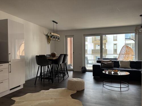 Foto - Moderne 3-Zi.-Wohnung mit Badewanne, Einbauküche, Balkon und Stellplätzen