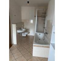 Schöne 2 Raumwohnung mit Tageslichtbad und Garage - Gornsdorf