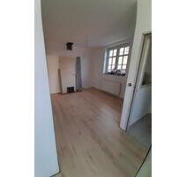 2Zi-Whg im Zentrum ER - Details siehe Text:-). - Erlangen Bruck