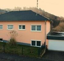 Modern. Einfamilienhaus freistehend, mit ELW und Doppelgarage - Herdorf