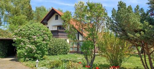Foto - Zweifamilienhaus mit zwei Wohnungen zu vermieten