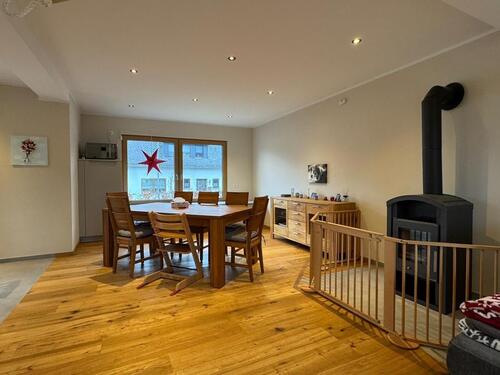 Foto - Kernsaniertes Einfamilienhaus mit Wärmepumpe, PV, Keller & Speich