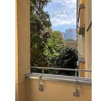 Von privat: Bezugsfreie 2-Zi-Wohnung mit Balkon in Friedrichshain - Berlin Friedrichshain-Kreuzberg