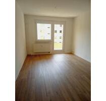 Schöne 2-RW mit Balkon, Tageslichtbad mit Wanne - Döbeln