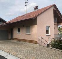 Einfamilienhaus mit Einliegerwohnung und unverbaubarem Blick - Grünsfeld