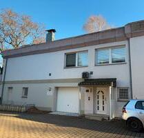 Privatvermietung 4 Raum Wohnung als freistehendes EFH in 09212 - Zwickau Auerbach