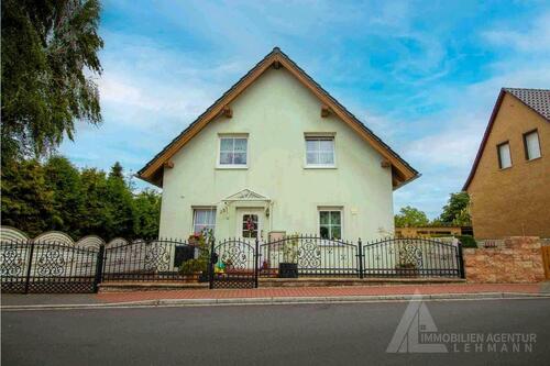 Foto - 6 Zimmer Einfamilienhaus zum Kaufen in Braunsbedra