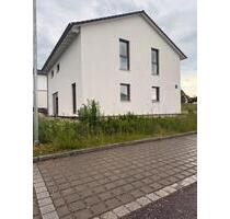 Einfamilienhaus im Rohbau mit großem Potenzial in Burgheim