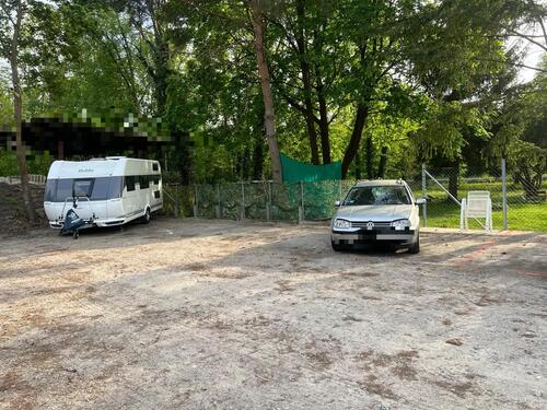 Foto - Stellplatz Wohnwagen Wohnmobil LKW PKW Boot