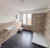 Schicke 2 Raum Wohnung mit großer Dusche - Chemnitz Ebersdorf