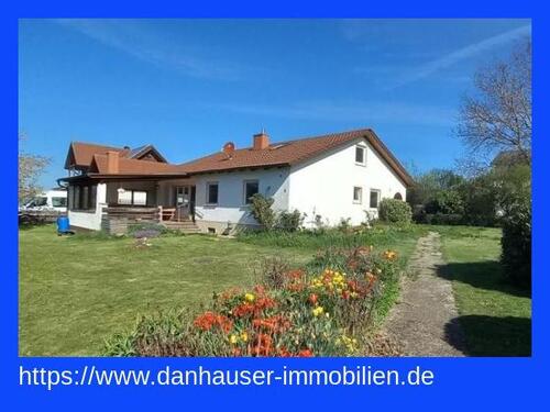 Foto - Geräumiges, modernisiertes Einfamilienhaus mit weitläufigem Garten.