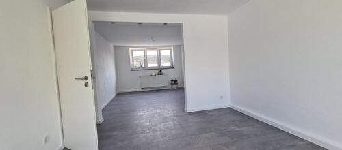 Foto - Zum Verkauf steht eine frisch sanierte 4 Zimmer Wohnung