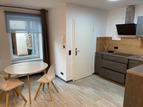 Foto - Einraumwohnung möbliert mit Küche im Zentrum -West