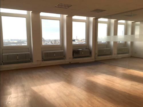 Foto - Modernes Büro mit 3 Räumen und großer Fensterfront