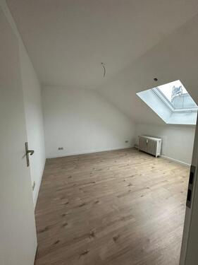 Foto - Zentrale 2-ZKB Dachgeschosswohnung – St. Johanner Straße