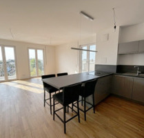 Helligkeit & Eichenholz: Barrierefreie 3-Zimmer-Wohnung mit West-Dachterrasse & Fernblick. - Darmstadt