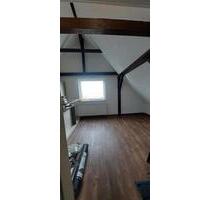 2,5 Zimmer DG Wohnung ab sofort in Pohlheim verfügbar