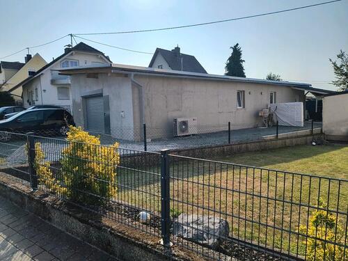 Foto - Haus freistehend mit Garage Einfamilienhaus