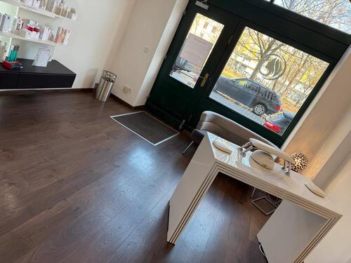 Foto - Vermiete Nageltisch an Nageldesignerin