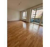 2,5 Zimmer Wohnung mit Balkon zentral & hell Duisburg Mitte