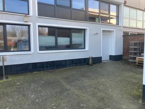 Foto - Lagerfläche mit Büros - 1.500,00&nbsp;EUR Kaltmiete, ca.&nbsp; 220,00&nbsp;m&sup2;