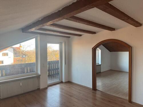 Foto - Wohnung 3 ZKB mit Kachelofen - 800,00&nbsp;EUR Kaltmiete, ca.&nbsp; 110,00&nbsp;m&sup2;