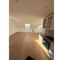 Erstbezug!! Schöne helle DG Wohnung mit Einbauküche u. Stellplatz - Saarbrücken Brebach-Fechingen