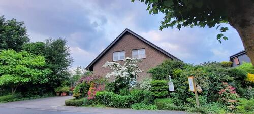 Foto - Großzügiges Einfamilienhaus mit Traumgarten, Sauna & Solaranlage