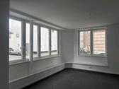 Foto - Kernsanierte Gewerbefläche EG - eigener straßenseitiger Eingang