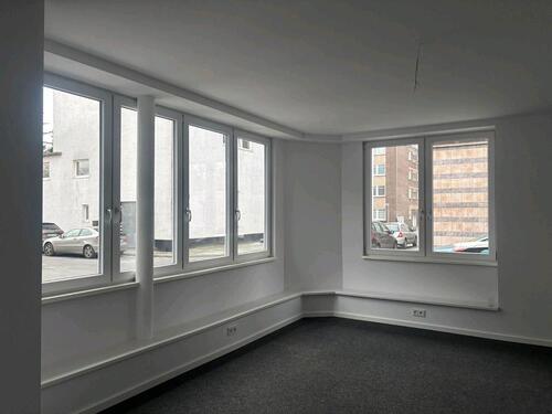 Foto - Kernsanierte Gewerbefläche EG - eigener straßenseitiger Eingang