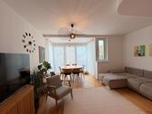 Foto - Neuwertige 3-Zimmer-Wohnung, 2.OG - (möbliert oder unmöbliert )