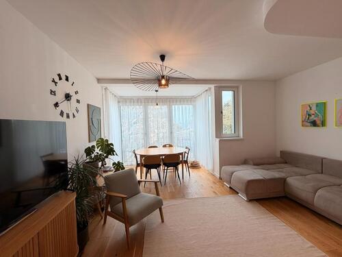 Foto - Neuwertige 3-Zimmer-Wohnung, 2.OG - (möbliert oder unmöbliert )