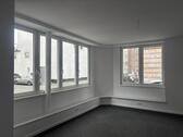 Foto - Kernsanierte Gewerbefläche EG - eigener straßenseitiger Eingang
