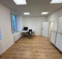 Büro neu saniert 25qm - 300,00&nbsp;EUR Kaltmiete, ca.&nbsp; 25,00&nbsp;m&sup2; in Mönchengladbach (PLZ: 41236) Süd